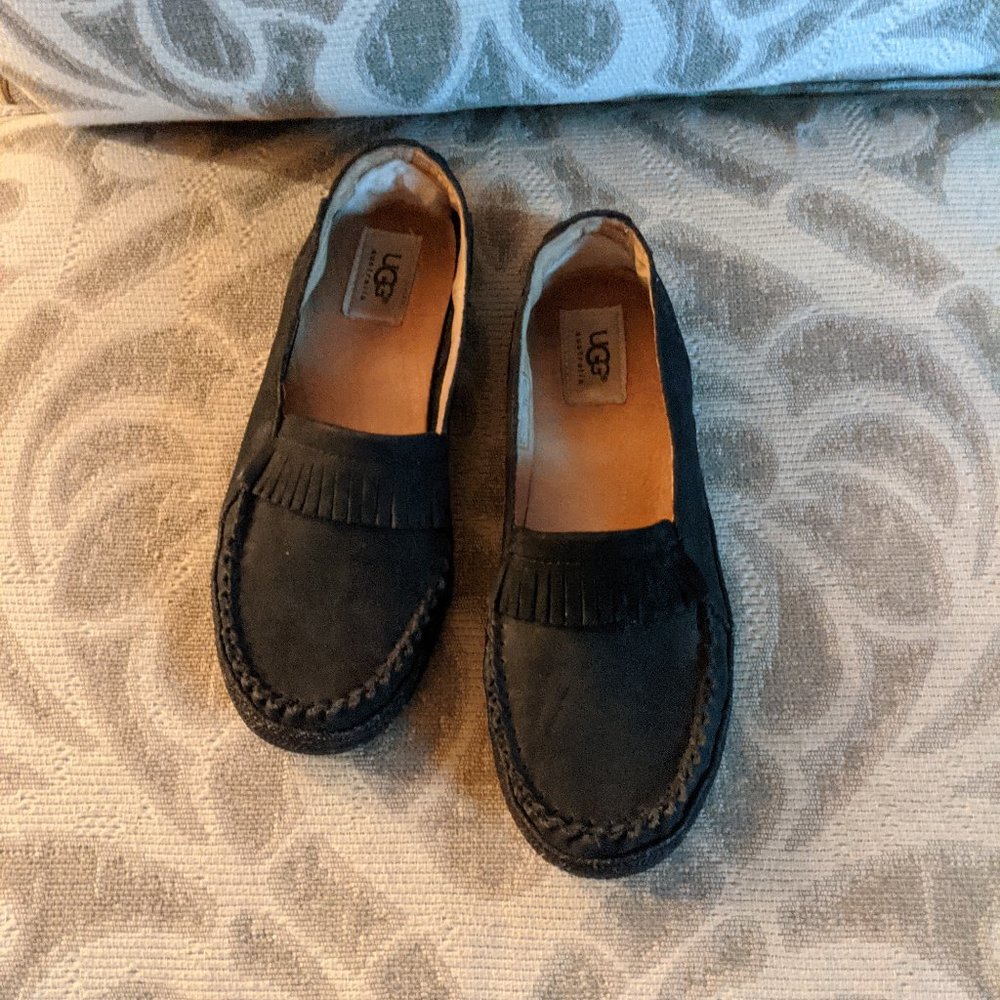 Ugg Suede Flats/ Loafers